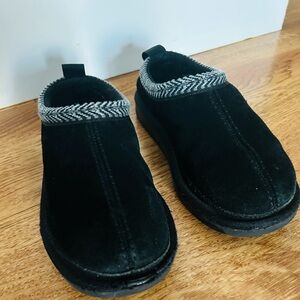 Koolaburra Black Kids Shoes with Gray Trim